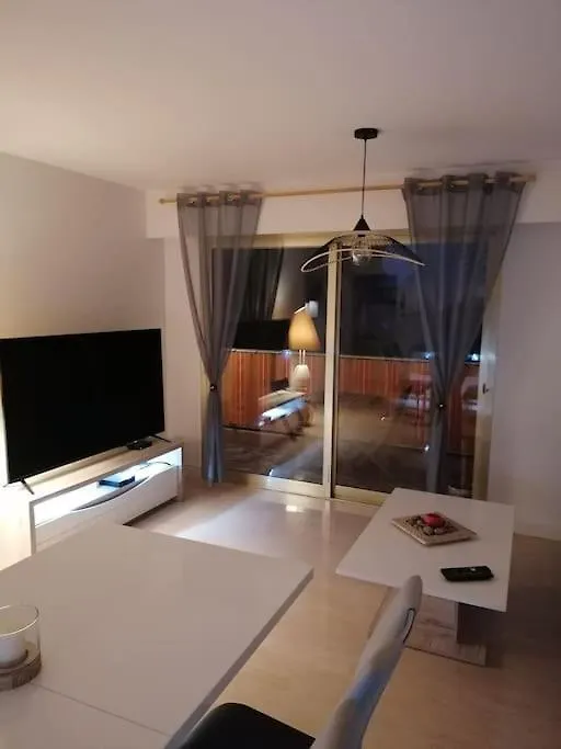 Charmant Logement Avec Piscine De Copropriete Antibes France