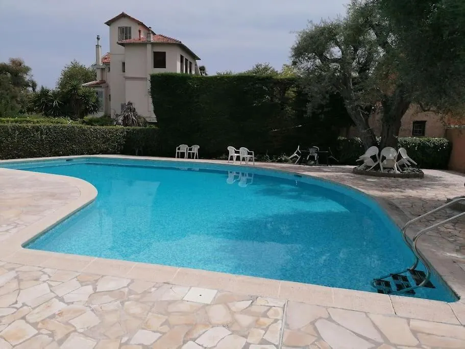 Charmant Logement Avec Piscine De Copropriete contacts